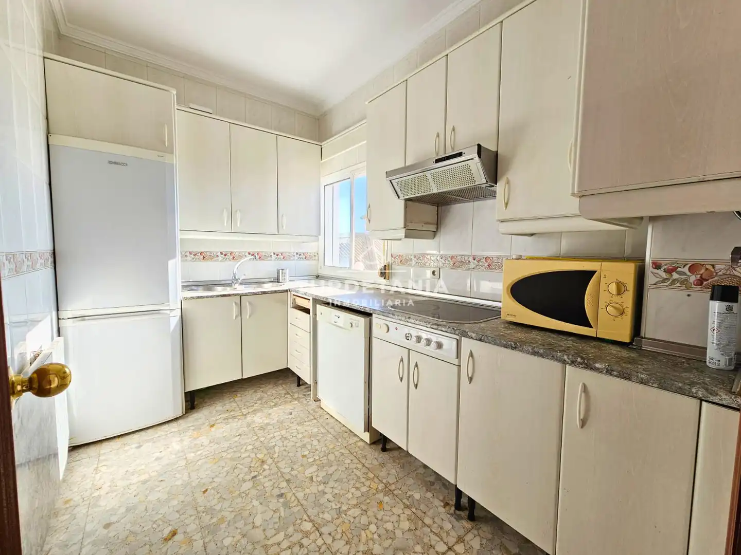 Kitchen of Flat for sale in Sanlúcar de Barrameda  with Air Conditioner, Terrace and Balcony