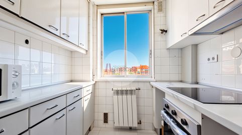 Foto 4 de Piso de alquiler en Calle de Valdevarnes, Valdezarza, Madrid Capital