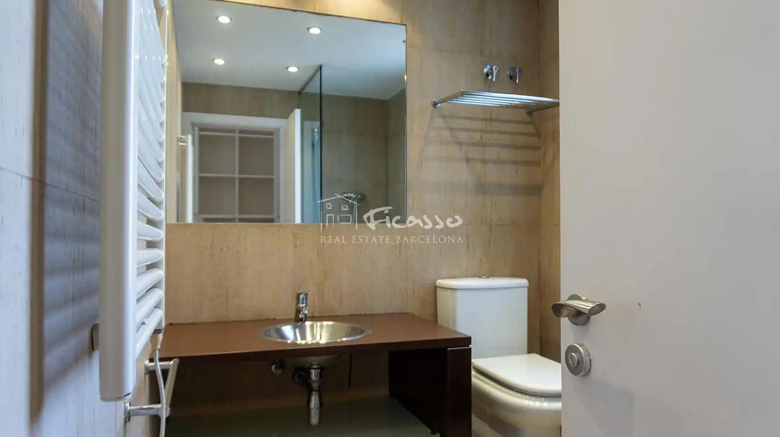 Bathroom of Attic for rent in Barcelona  with Air Conditioner, Heating and Parquet flooring