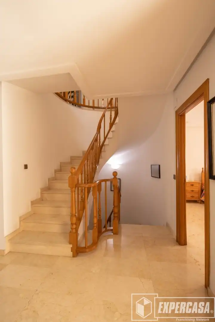 Casa o xalet en venda en Alaquàs amb Aire condicionat, Terrassa i Piscina