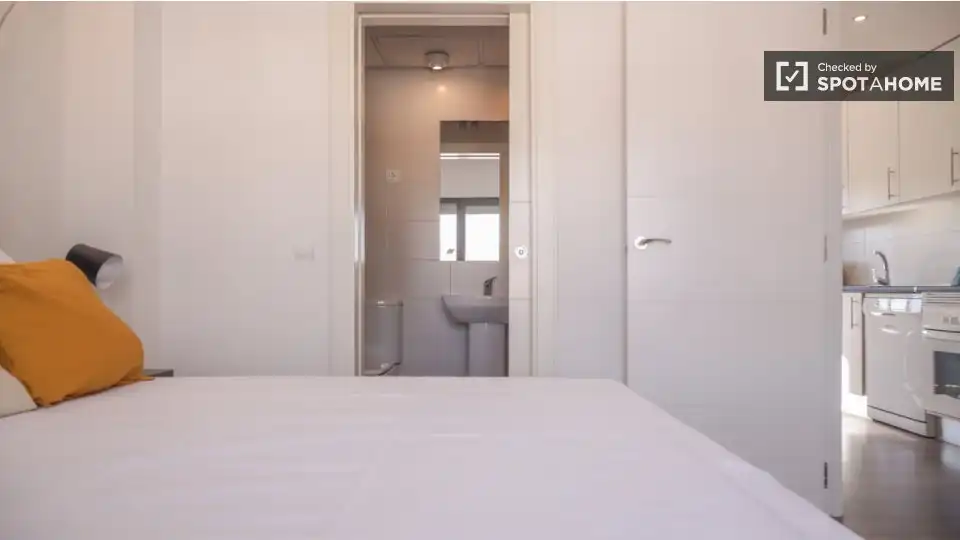 Flat for rent in Legazpi