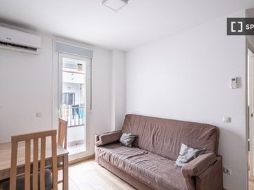 Appartamento con balcone in affitto a Villaverde