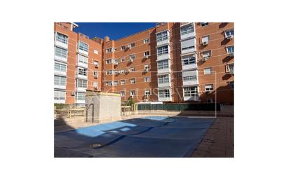 Exterior view of Flat to rent in  Madrid Capital  with Air Conditioner, Swimming Pool and Oven