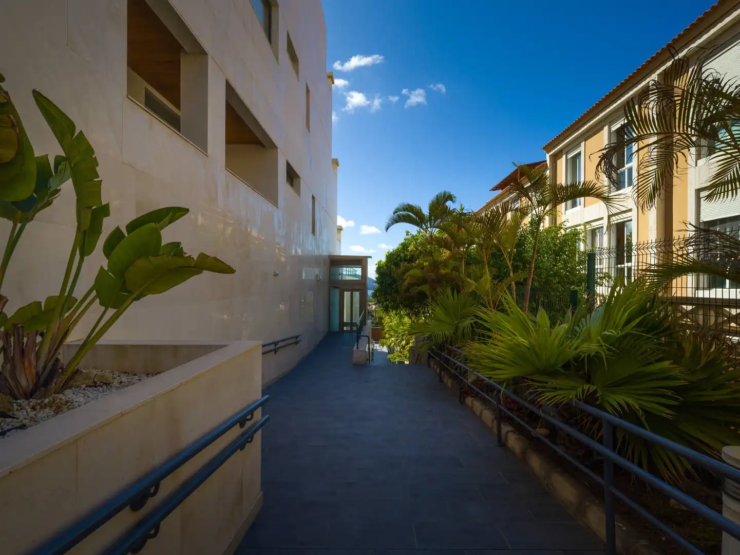 Vista exterior de Àtic de lloguer en Las Palmas de Gran Canaria amb Terrassa, Traster i Jacuzzi