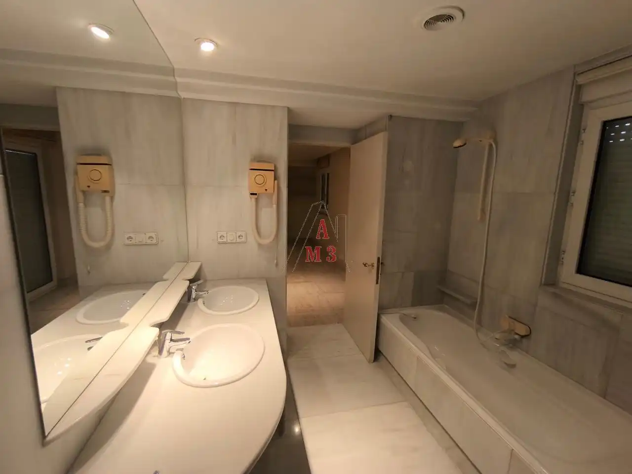 Bathroom of Houses for sale in León Capital   with Heating, Private garden and Terrace