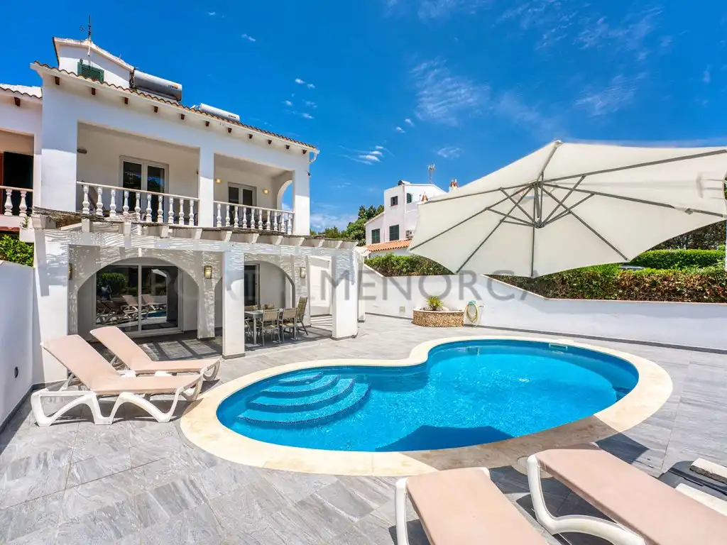 Vista exterior de Casa o xalet en venda en Ciutadella de Menorca amb Aire condicionat, Jardí privat i Terrassa