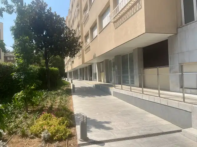 Außenansicht von Wohnung zur Miete in Sant Cugat del Vallès mit Klimaanlage, Heizung und Parkett