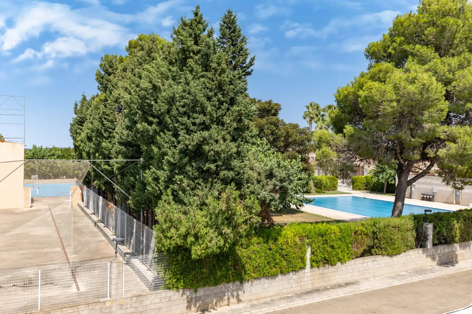 Piscina de Casa adosada en venta en Benimuslem con Aire acondicionado, Calefacción y Parquet