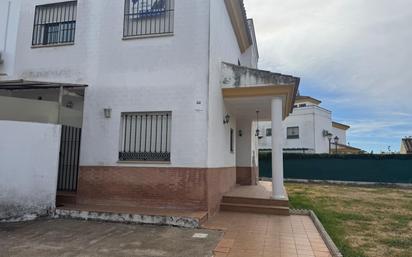 Vista exterior de Casa adosada en venda en Gines amb Terrassa