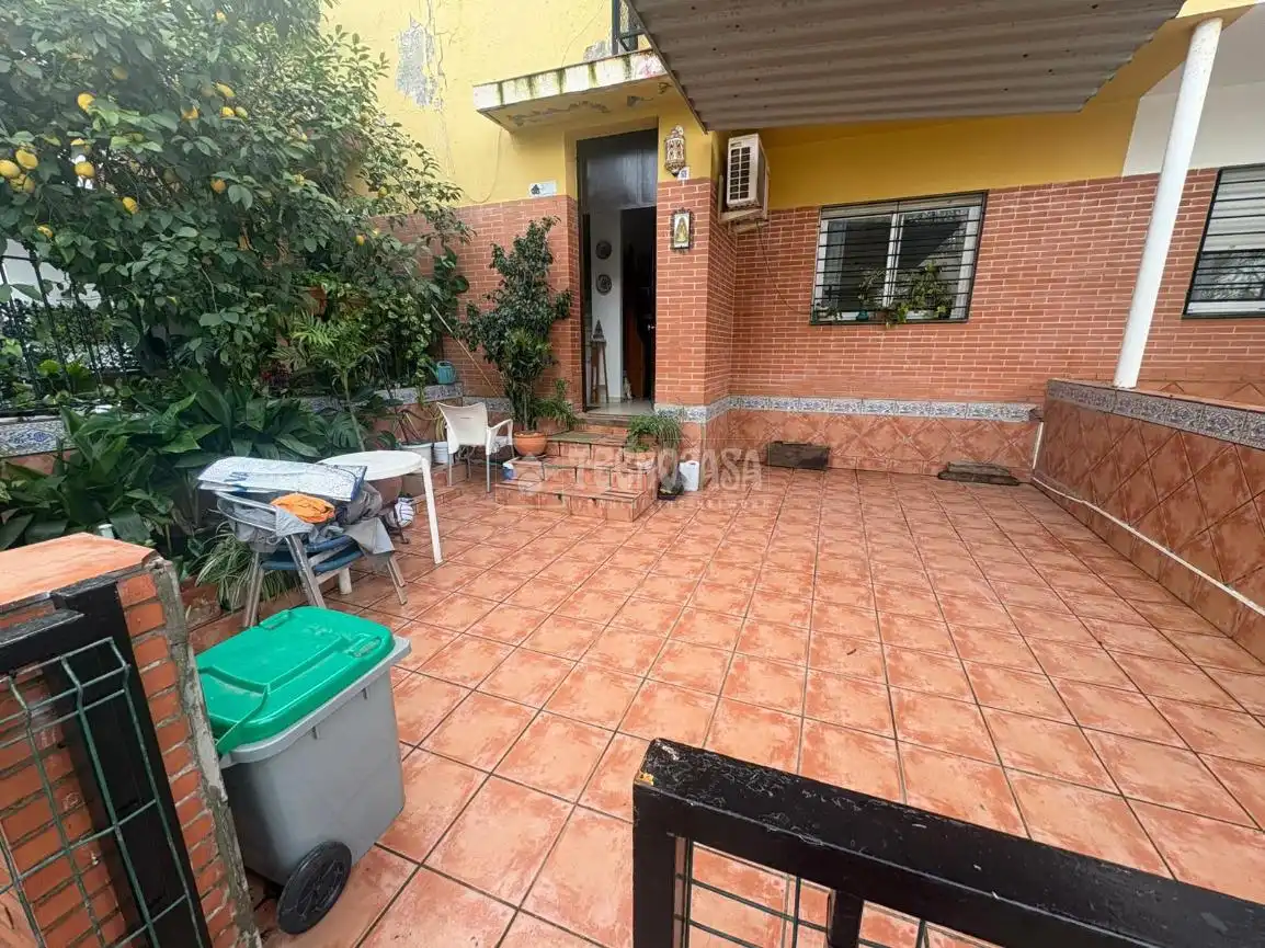 Casa aparellada amb terrassa en venda a Almensilla, imagen 3
