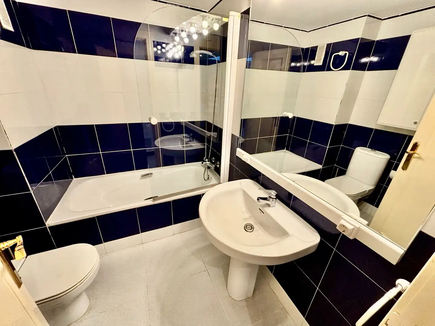 Baño de Casa adosada en venta en Alicante / Alacant con Aire acondicionado, Jardín privado y Terraza
