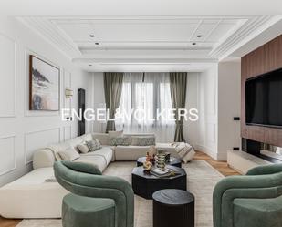 Living room of Apartment for sale in  Madrid Capital  with Air Conditioner, Heating and Storage room