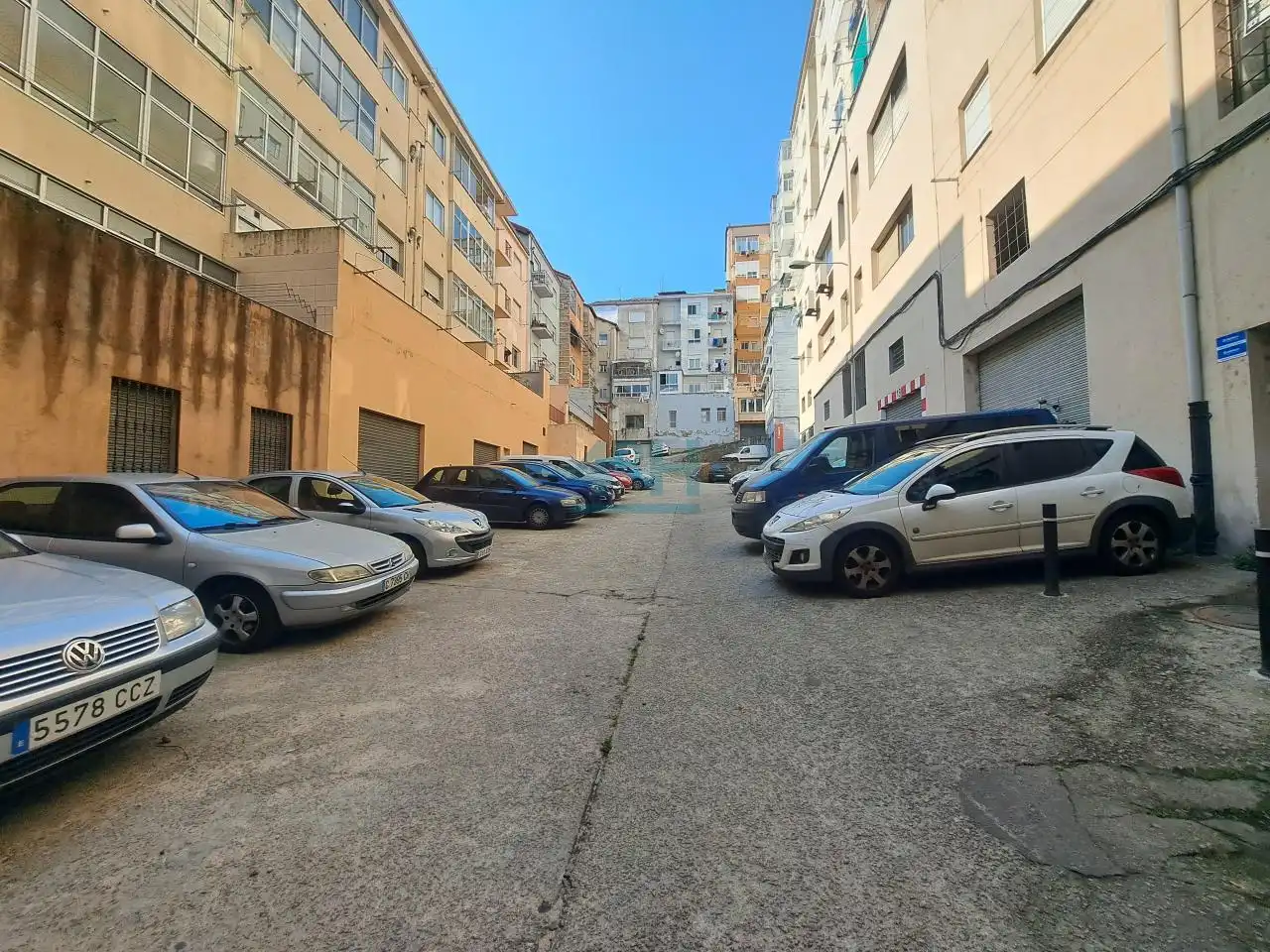Parking de Piso en venta en Ourense Capital  con Calefacción, Parquet y Amueblado