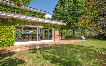 Exterior view of House or chalet for sale in Girona Capital  with Air Conditioner and Terrace