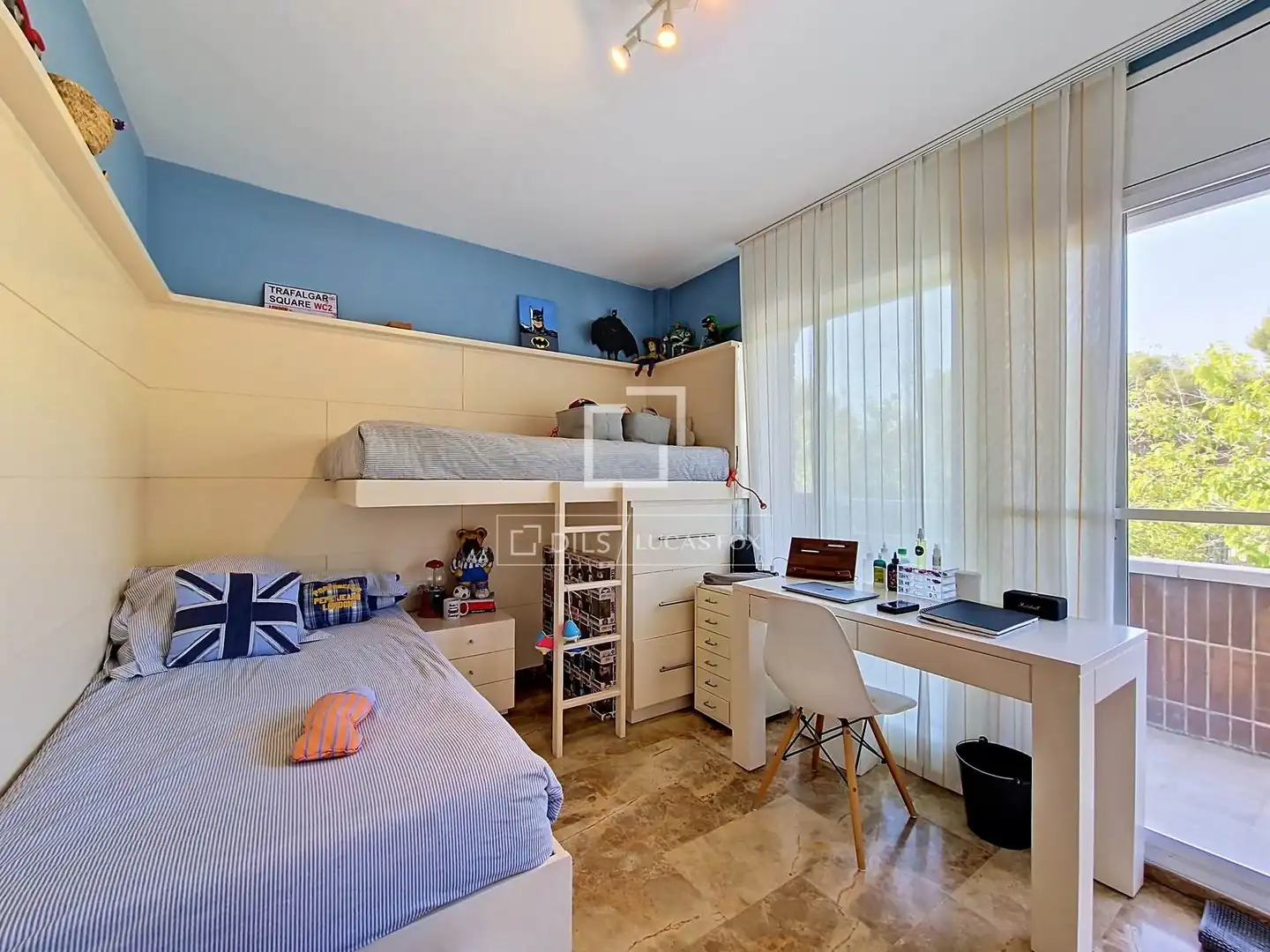 Dormitori de Casa o xalet en venda en Vilanova i la Geltrú amb Aire condicionat, Calefacció i Jardí privat