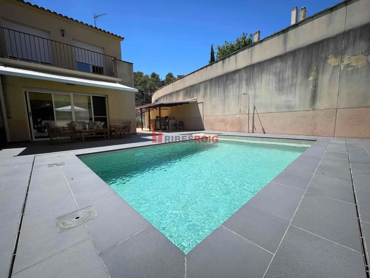 Piscina de Casa adosada en venda en Olivella amb Aire condicionat, Calefacció i Jardí privat