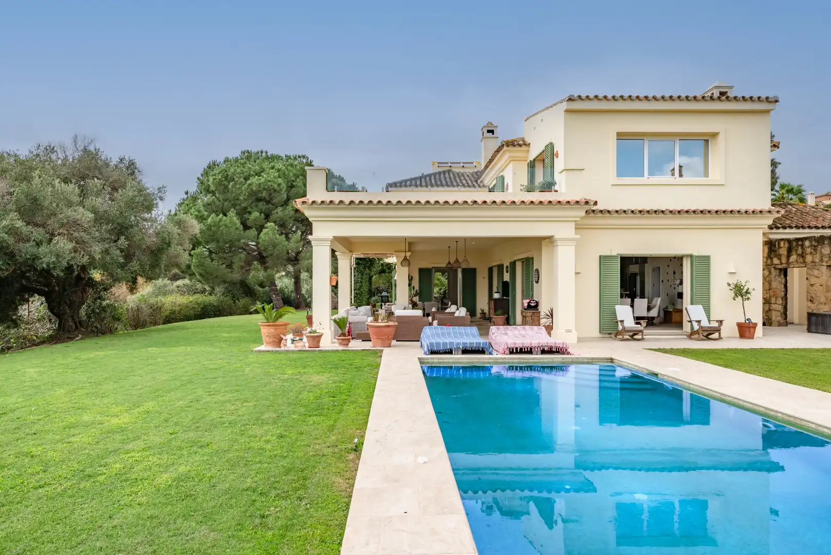 House with pool for sale in Sotogrande Alto