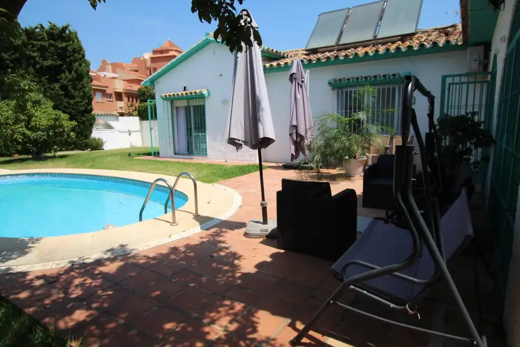Jardí de Casa o xalet en venda en Marbella amb Aire condicionat, Jardí privat i Terrassa