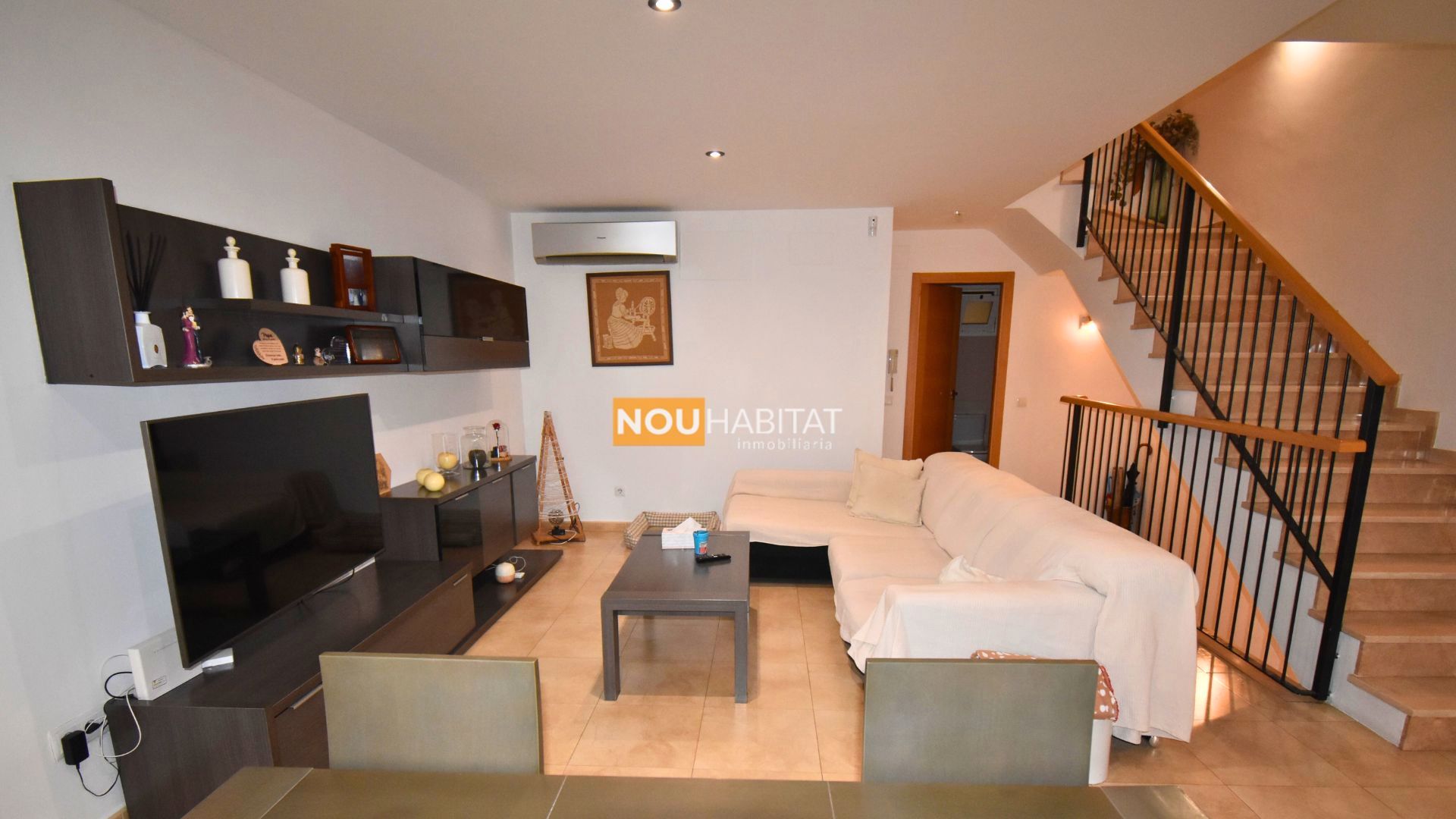 Sala d'estar de Casa adosada en venda en Real amb Aire condicionat, Terrassa i Traster