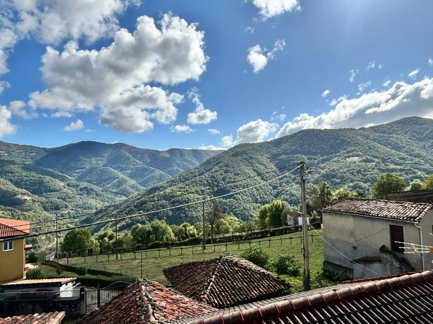 Vista exterior de Casa o chalet en venta en Quirós con Jardín privado, Parquet y Terraza