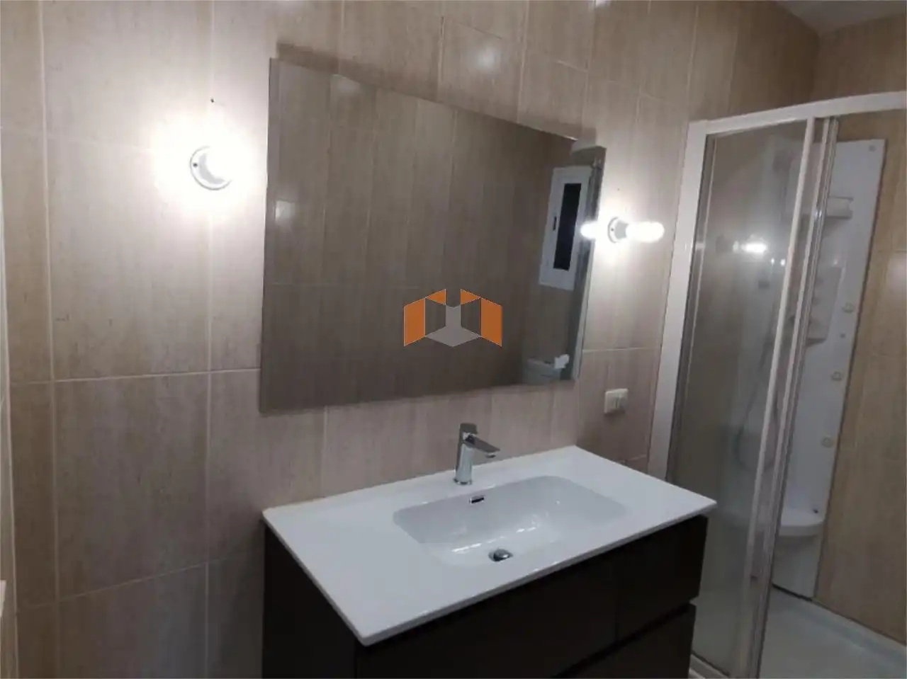 Badezimmer von Wohnung zum Verkauf in Vigo  mit Heizung, Abstellraum und Balkon