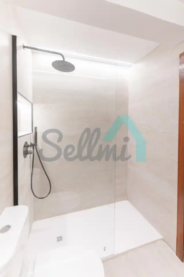 Baño de Piso de alquiler en Gijón  con Calefacción y Amueblado