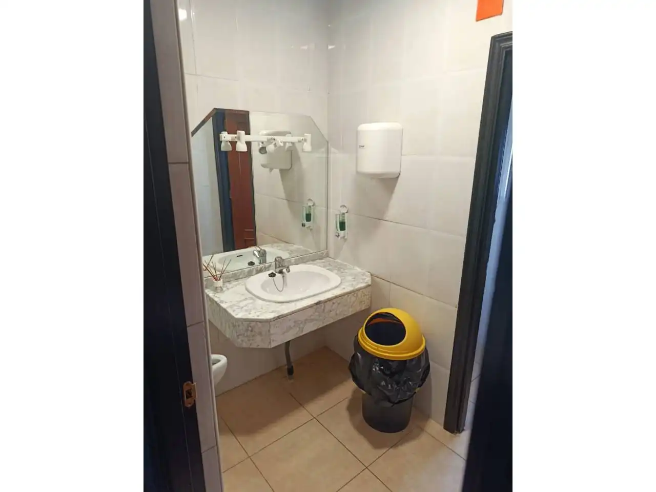 Badezimmer von Wohnung zum Verkauf in Liétor mit Klimaanlage, Terrasse und Möbliert