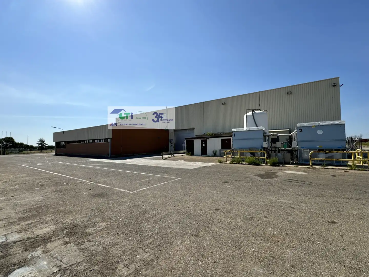 Vista exterior de Nave industrial de alquiler en Pedrola