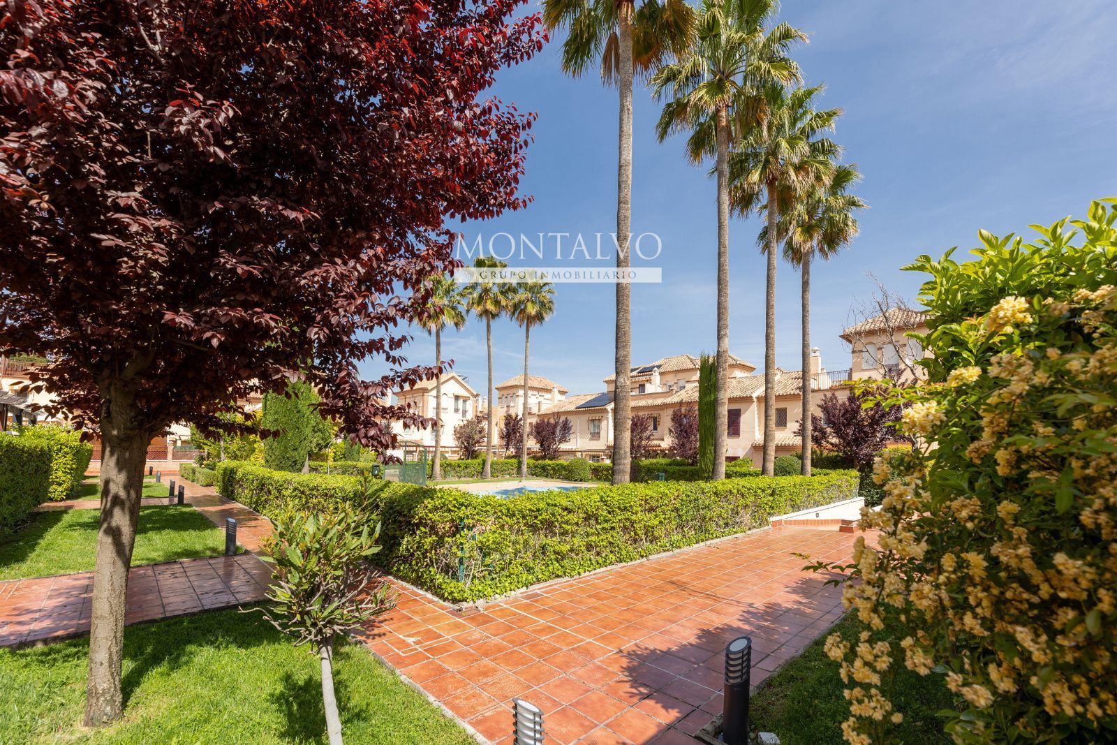 Vista exterior de Casa adosada en venda en Armilla amb Aire condicionat, Calefacció i Traster