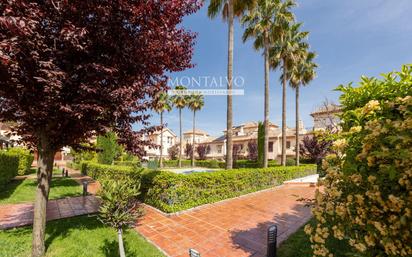 Vista exterior de Casa adosada en venda en Armilla amb Aire condicionat, Calefacció i Traster