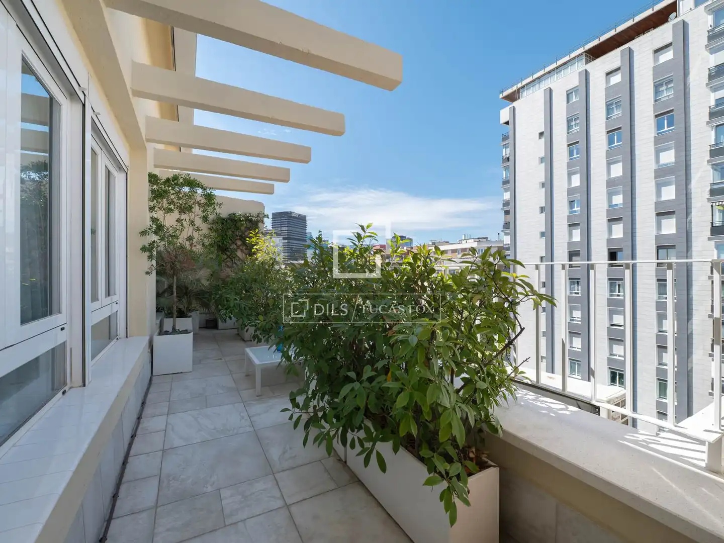 Penthouse with lift for sale in Chamartín