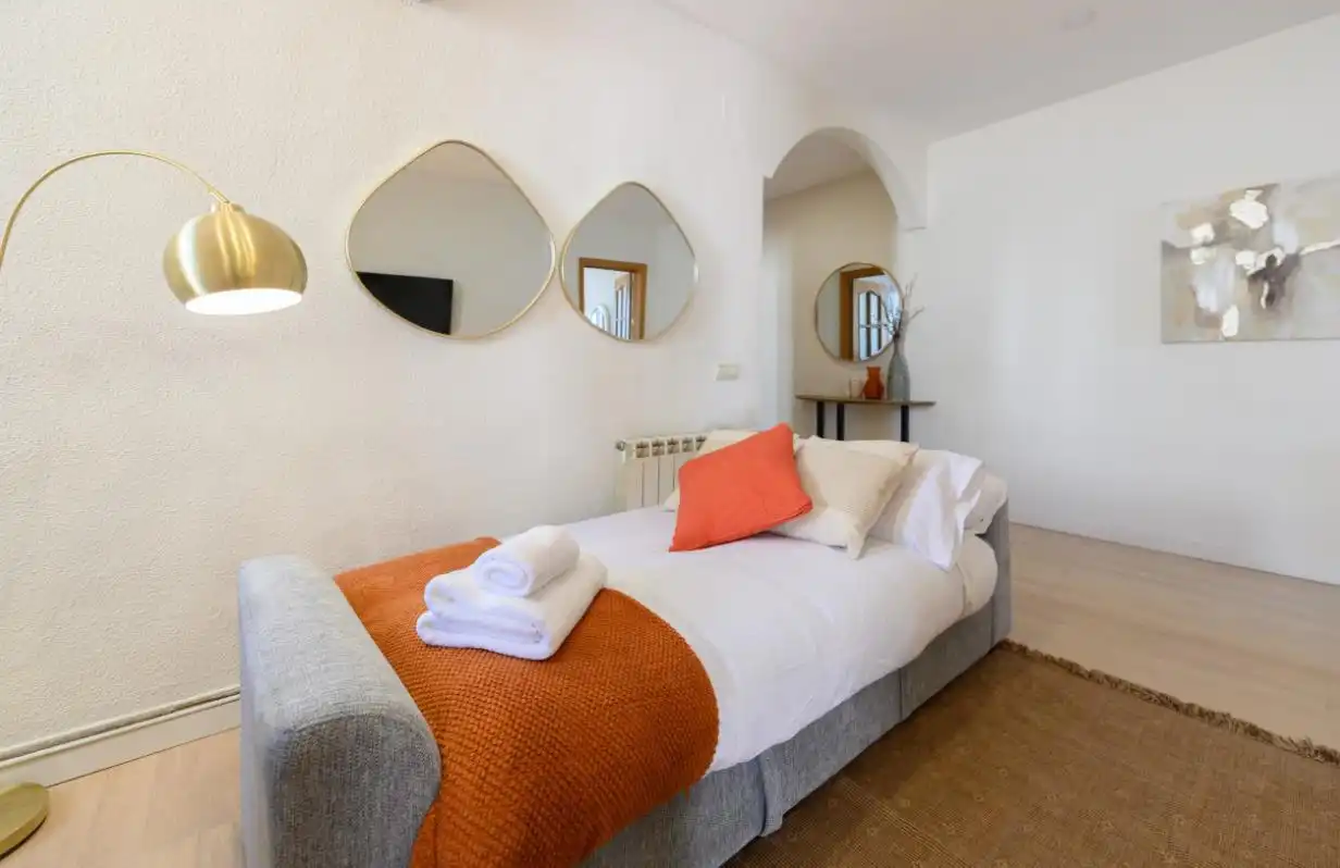 Dormitori de Àtic de lloguer en Madrid amb Aire condicionat, Calefacció i Parquet
