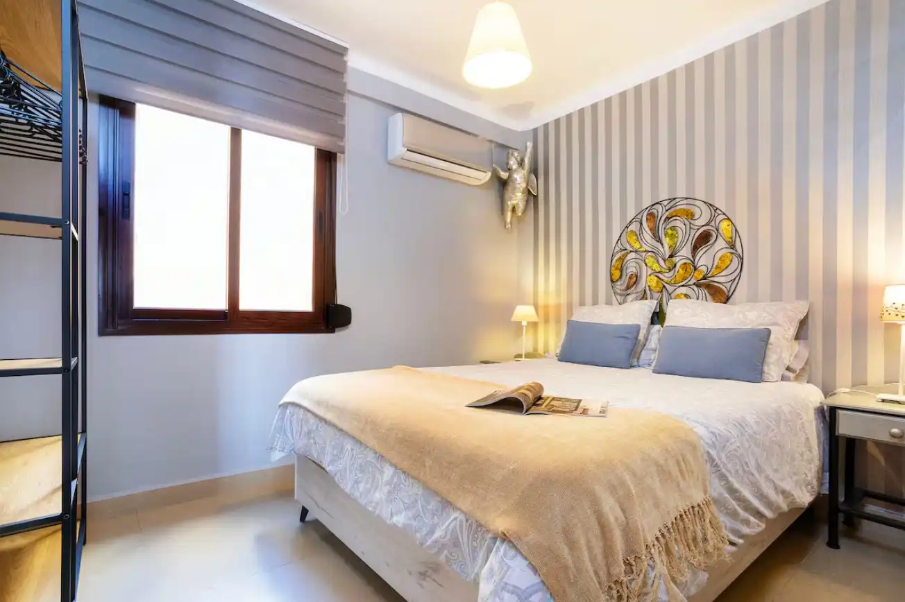 Schlafzimmer von Wohnungen zur Miete in Málaga mit Klimaanlage, Heizung und Parkett
