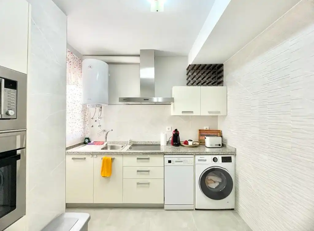 Cocina de Piso de alquiler en Granada con Aire acondicionado, Calefacción y Amueblado