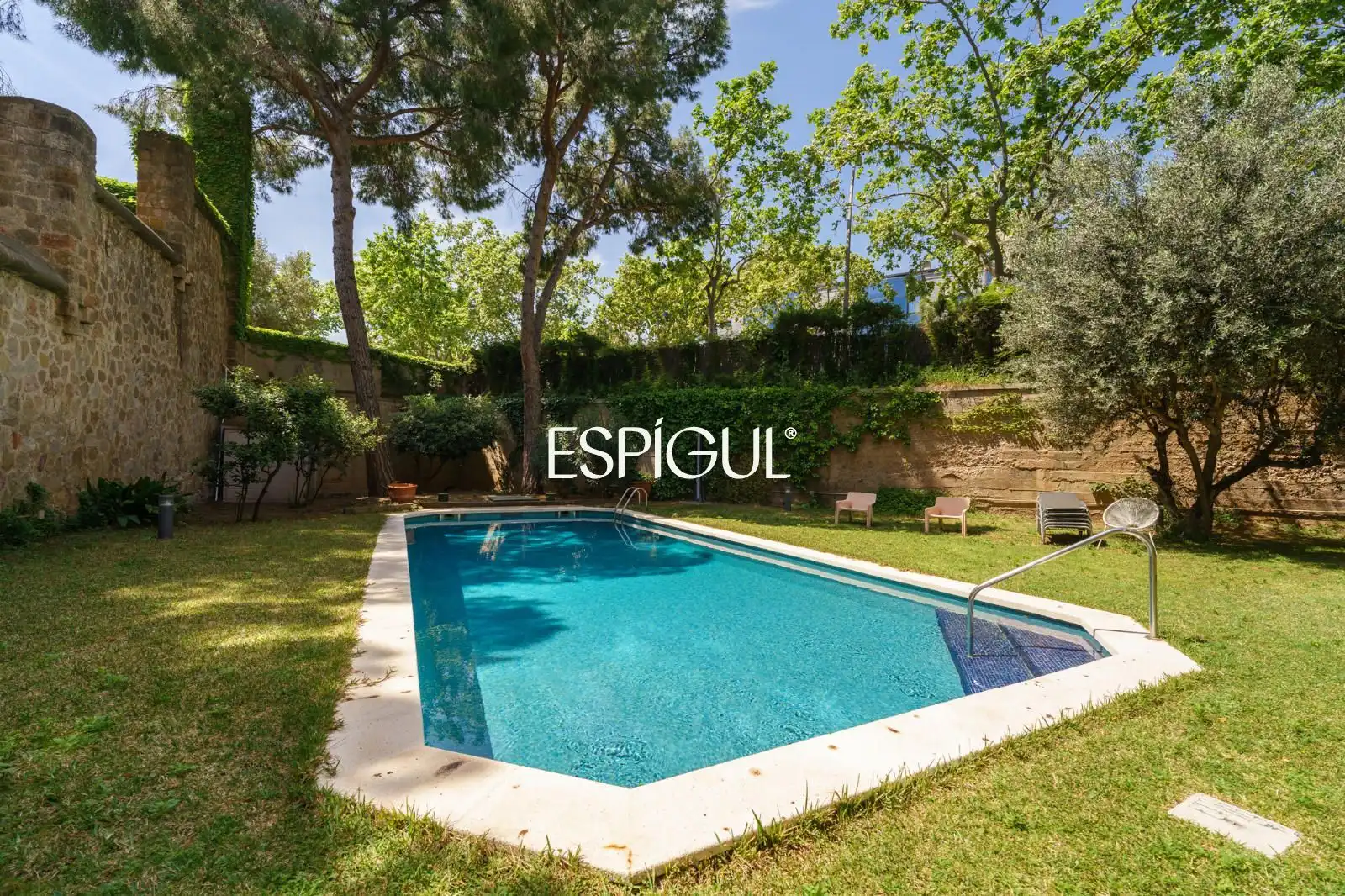 Piscina de Pis en venda en Barcelona amb Aire condicionat, Calefacció i Traster