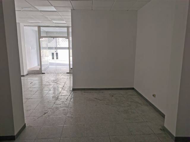 Local comercial en Alquiler en Avenida de Rosalía de Castro en Campus Sur - Santa Marta