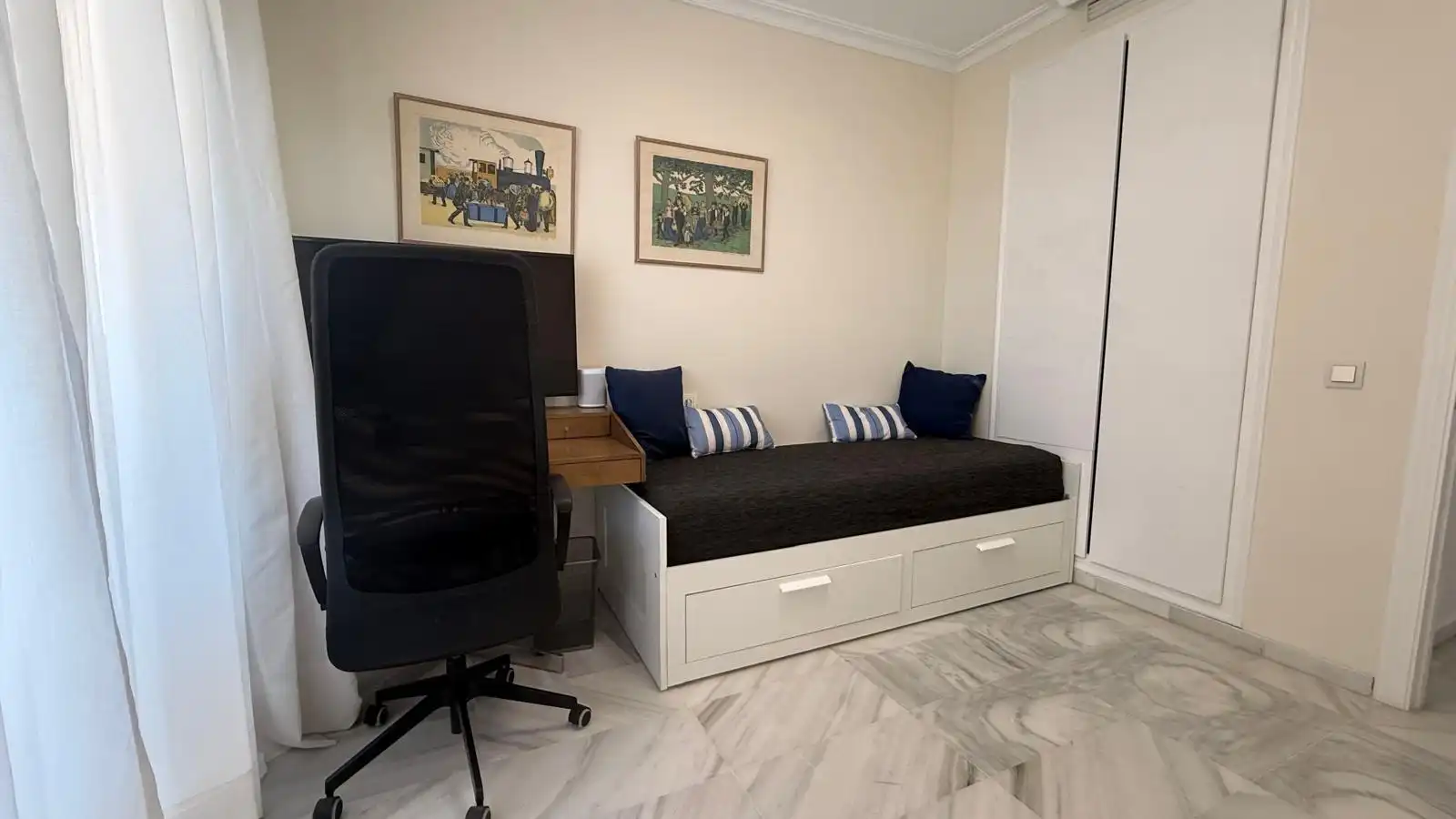 Dormitori de Apartament en venda en Fuengirola amb Aire condicionat, Terrassa i Traster
