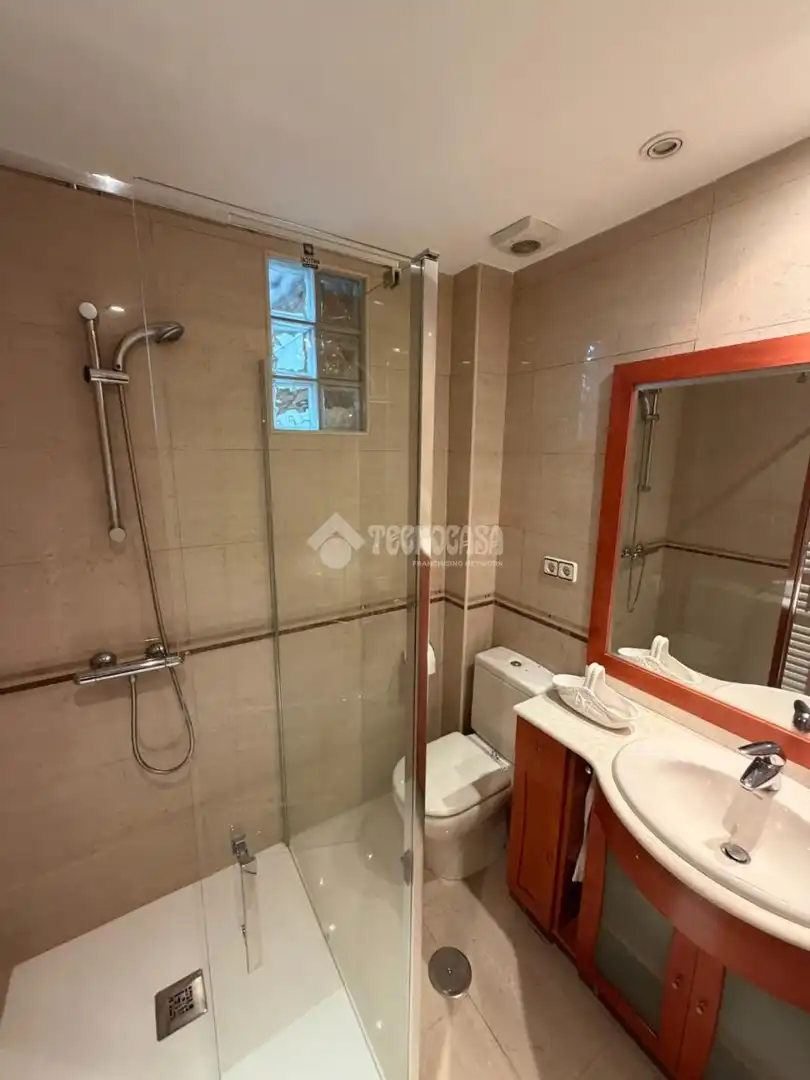 Bathroom of Flat for sale in Madrid  with Air Conditioner and Heating