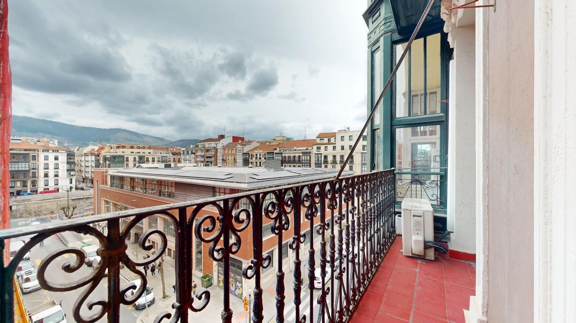 Terrassa de Pis en venda en Bilbao  amb Calefacció i Balcó