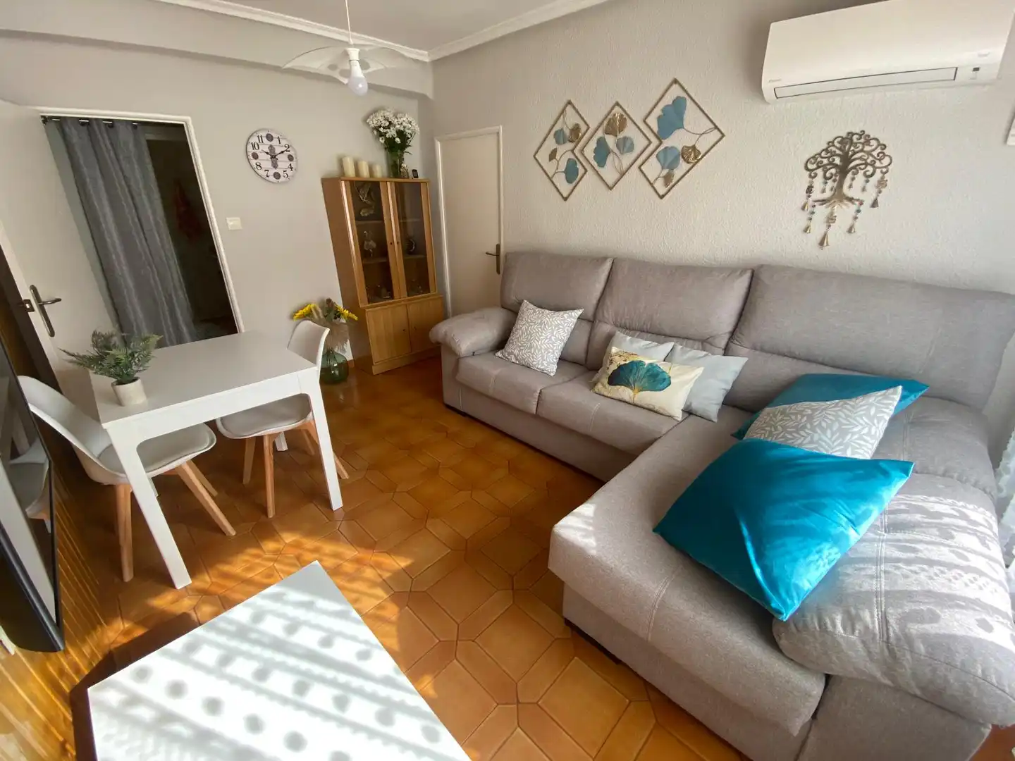 Living room of Flat for sale in  Albacete Capital  with Air Conditioner, Furnished and Balcony