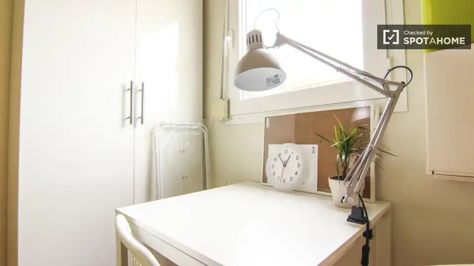 Habitación de Piso de alquiler en Valencia con Aire acondicionado, Calefacción y Amueblado