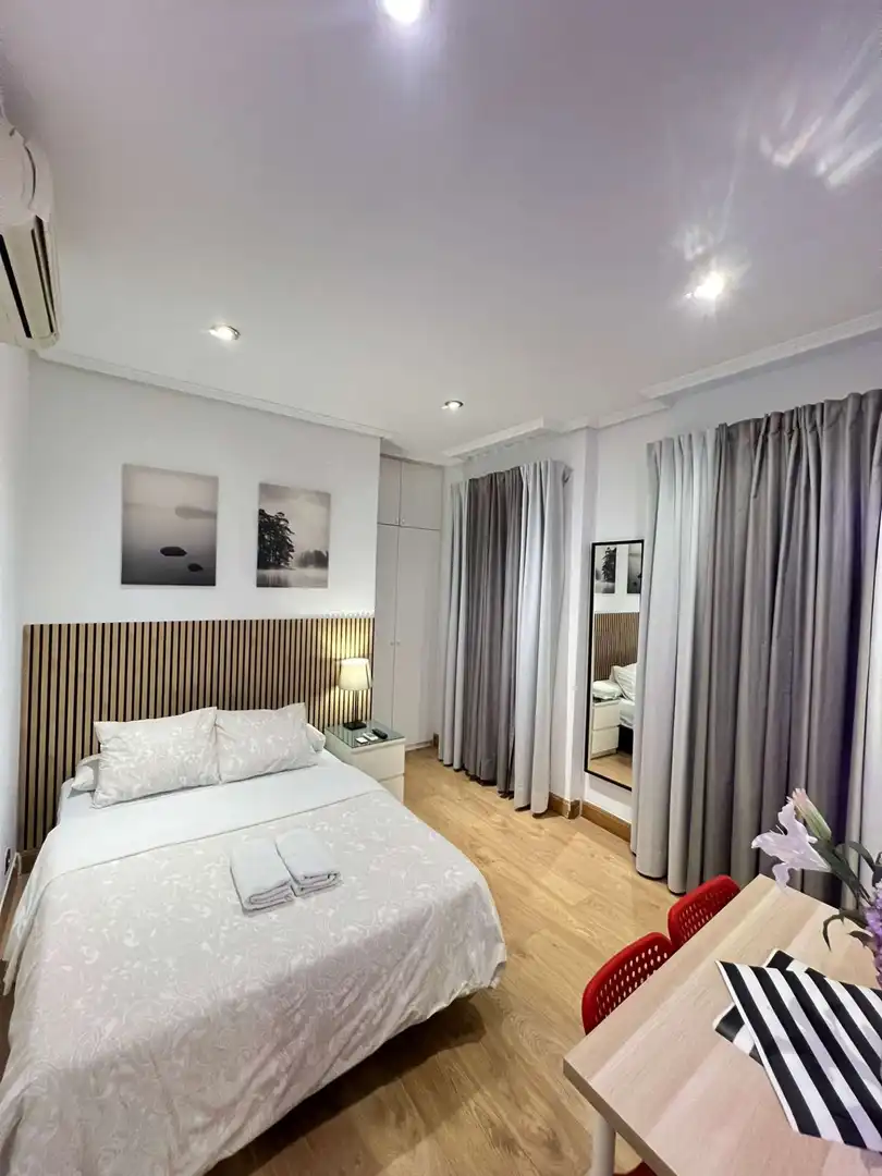Schlafzimmer von Wohnung zur untervermieten in Madrid mit Klimaanlage, Terrasse und Möbliert