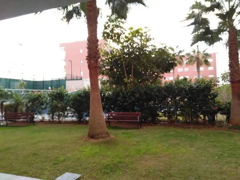 Jardín de Planta baja en venta en Almería con Aire acondicionado, Terraza y Trastero