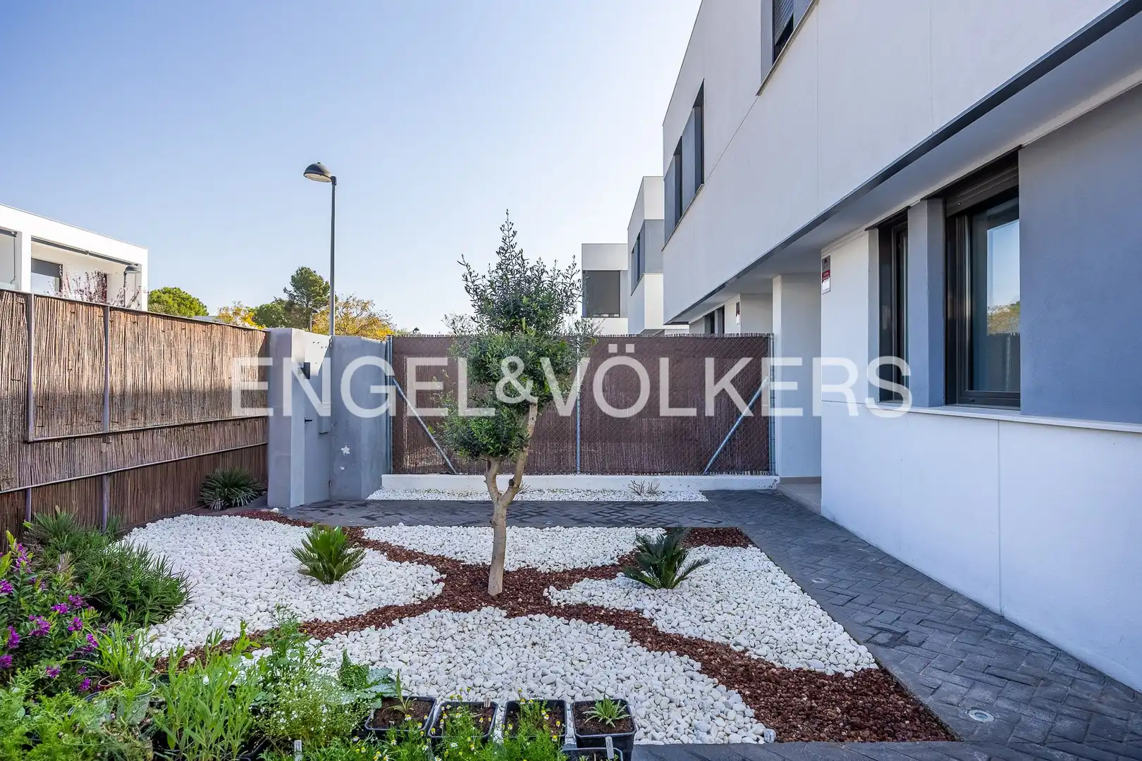 Exterior view of Detached homes for sale in Mairena del Aljarafe  with Air Conditioner, Heating and Private garden