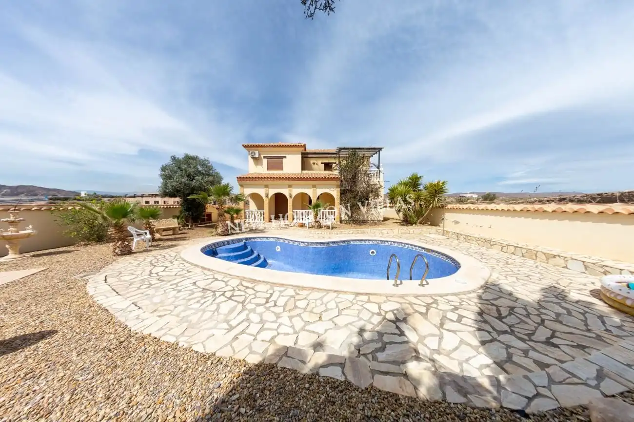 Casa con piscina en venta en Campo, imagen 3