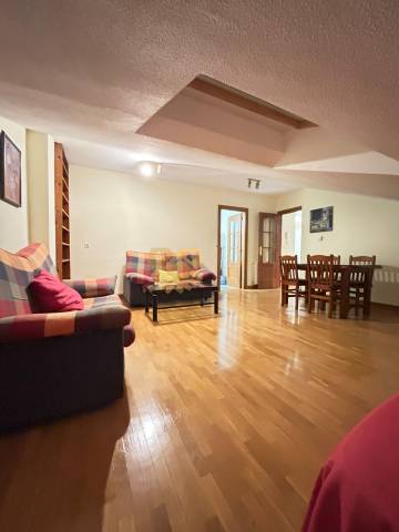 Piso en Alquiler en Universidad - Tenerías