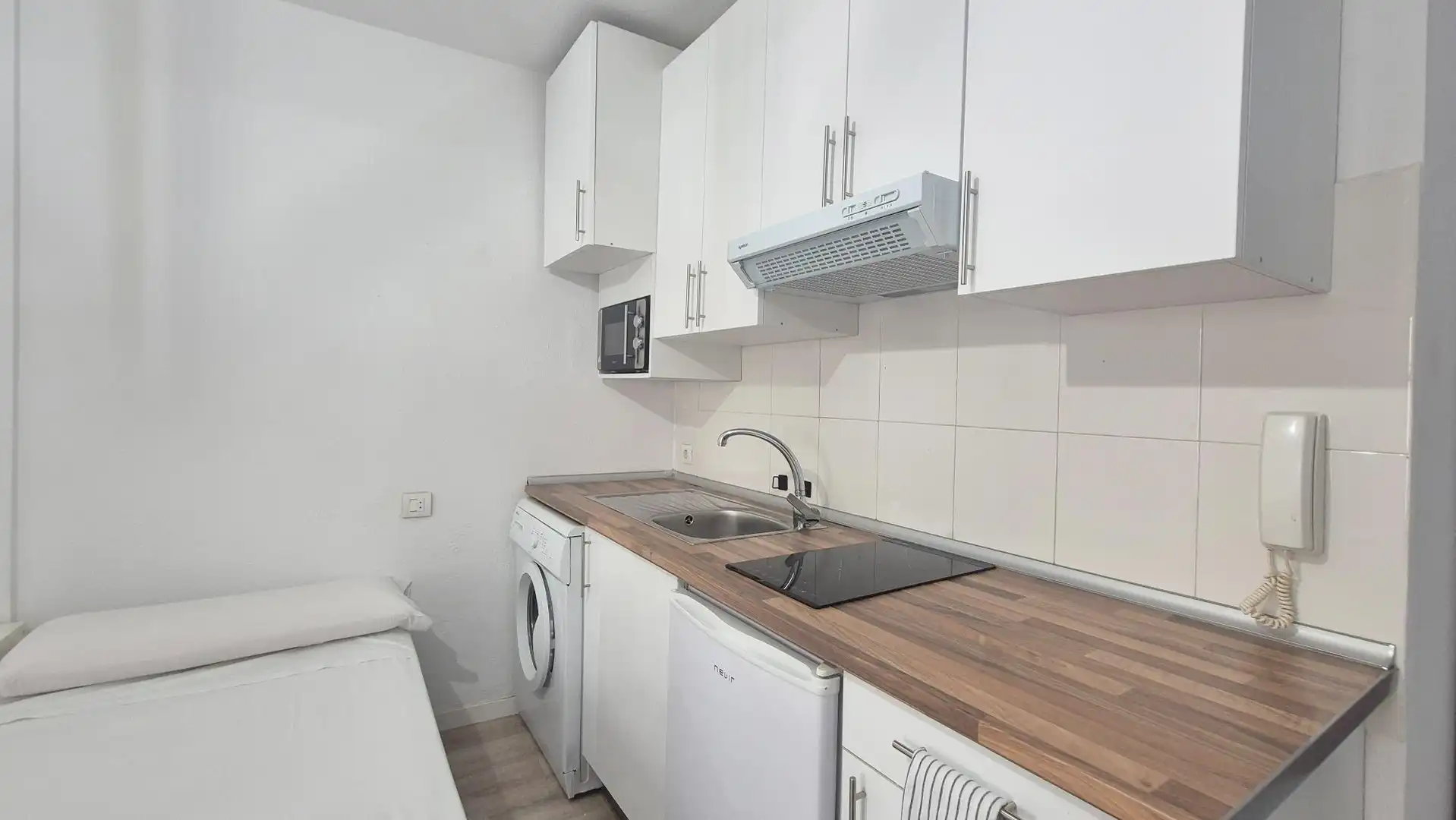 Cocina de Estudio de alquiler en Salamanca con Calefacción, Amueblado y Balcón