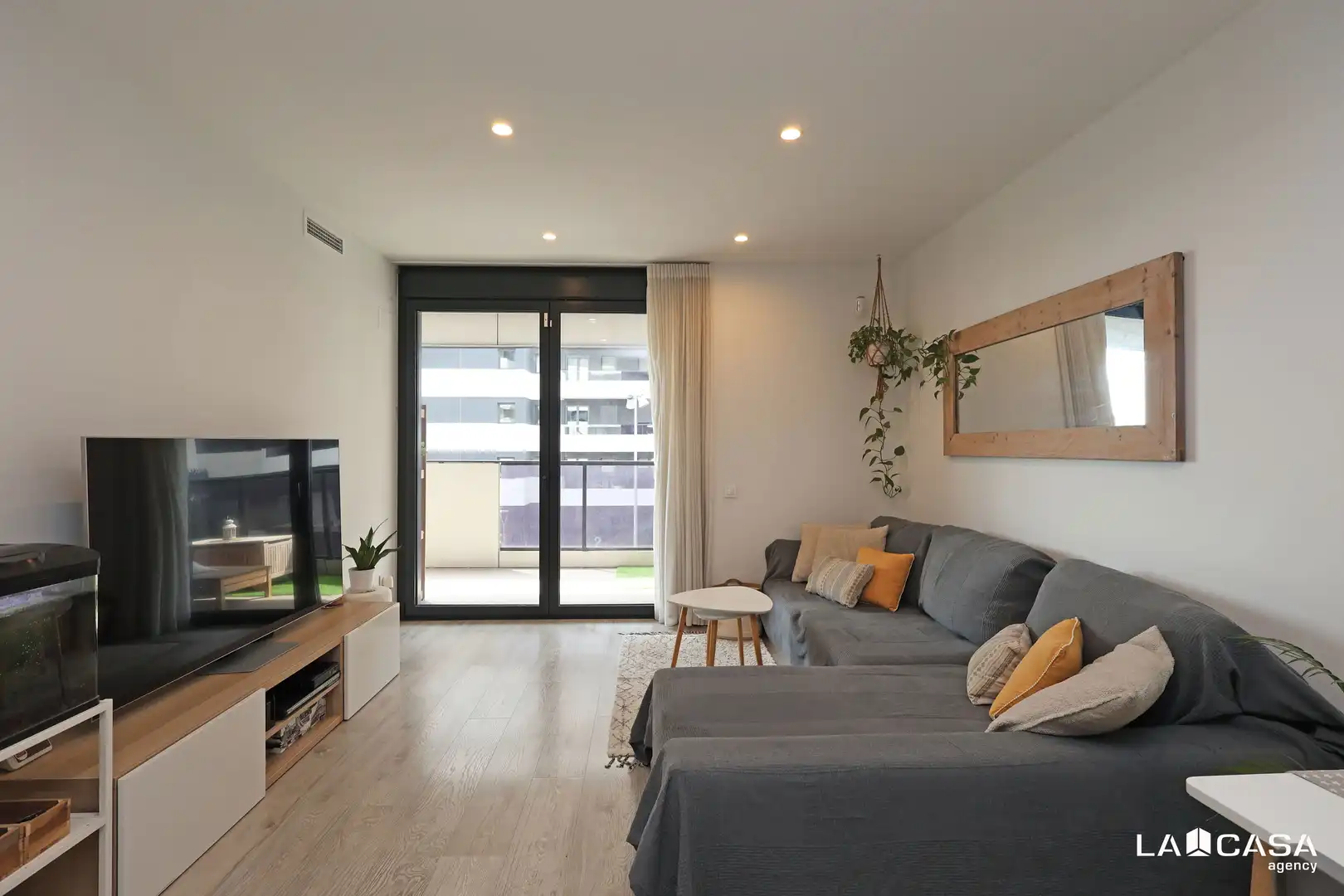 Sala d'estar de Pis en venda en L'Hospitalet de Llobregat amb Terrassa i Piscina