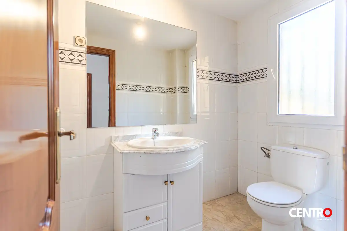 Bathroom of Houses for sale in Padul  with Heating, Private garden and Terrace
