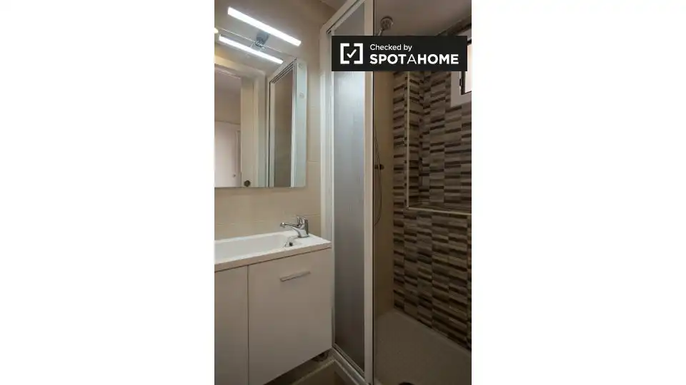 Baño de Piso de alquiler en Barcelona con Aire acondicionado, Calefacción y Amueblado